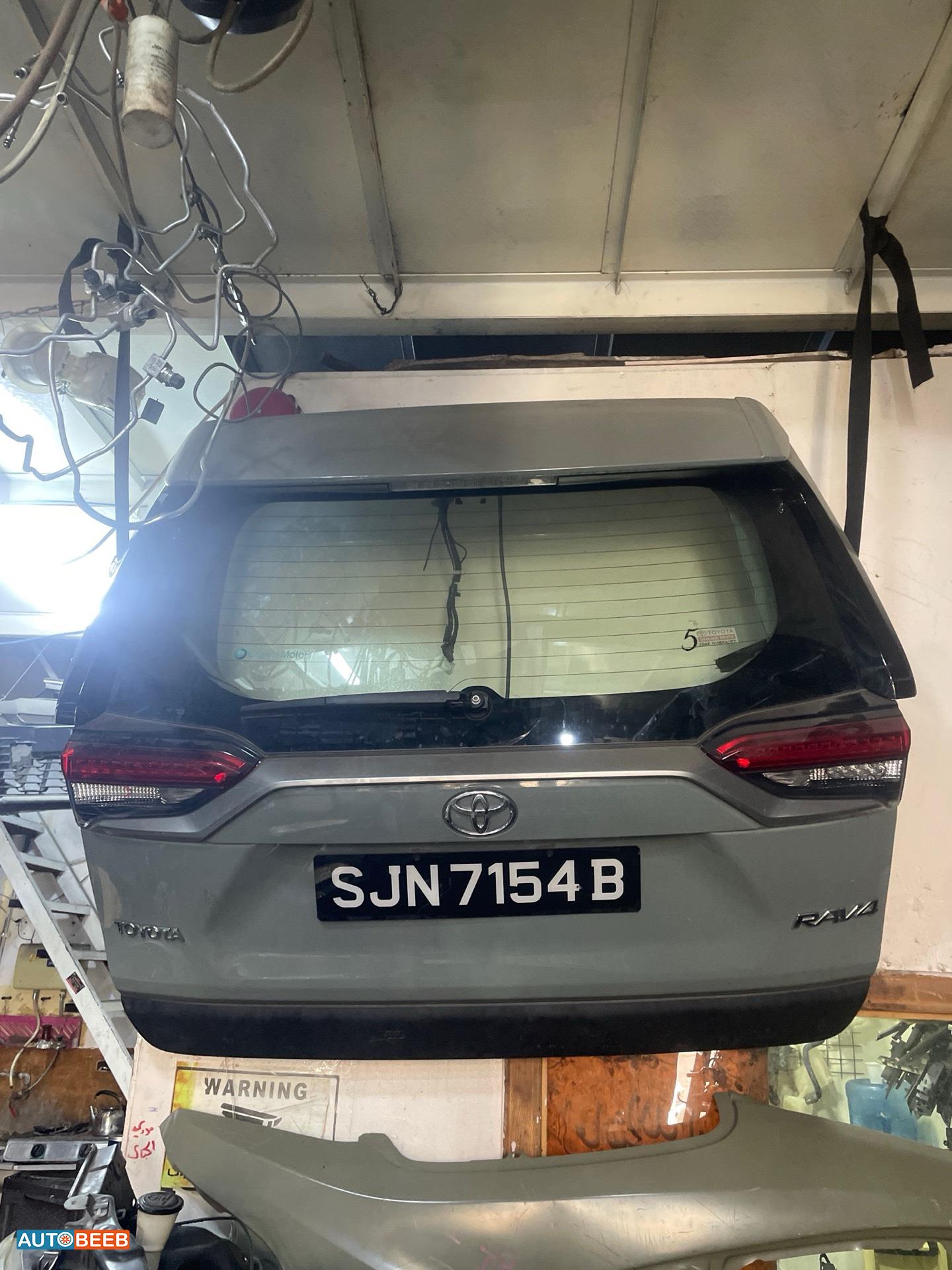 غطاء خلفي تويوتا راف فور 2020 2021 2022 2023 2024