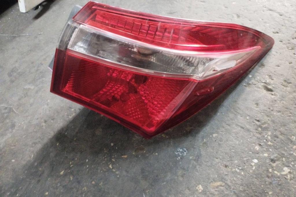 ضوء خلفي يمين تويوتا كورولا 2014 2015 2016