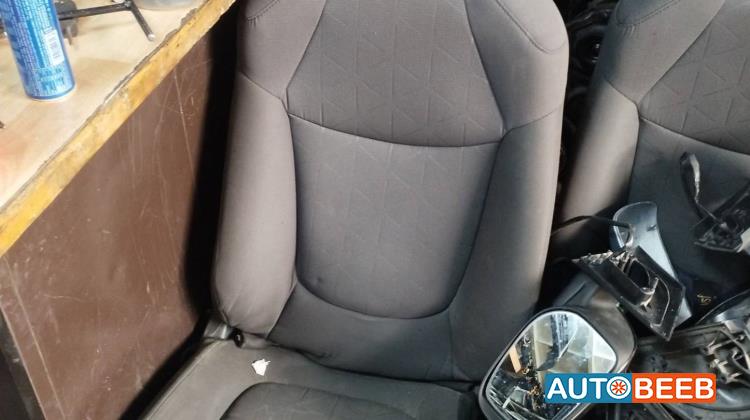 مقعد تويوتا راف فور 2020 2021 2022