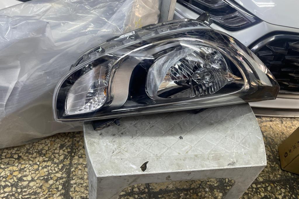 Lights Front light Hyundai Accent