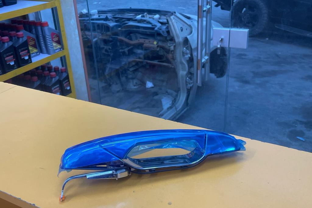 Body  Door Handle  GMC Yukon