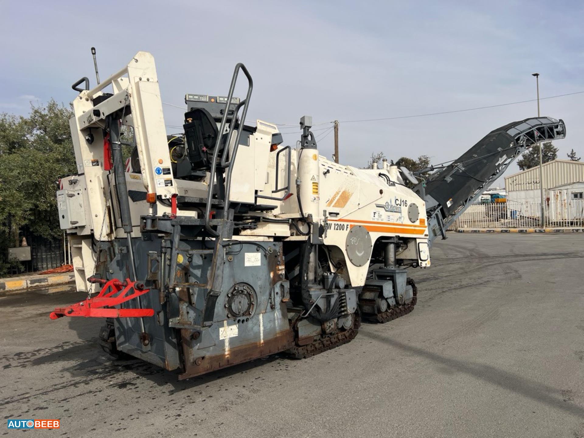 Paver  Machine Wirtgen 2005