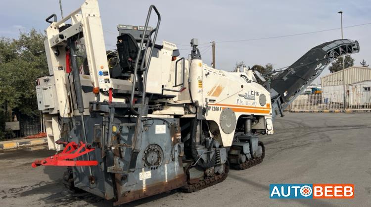 Paver  Machine Wirtgen 2005