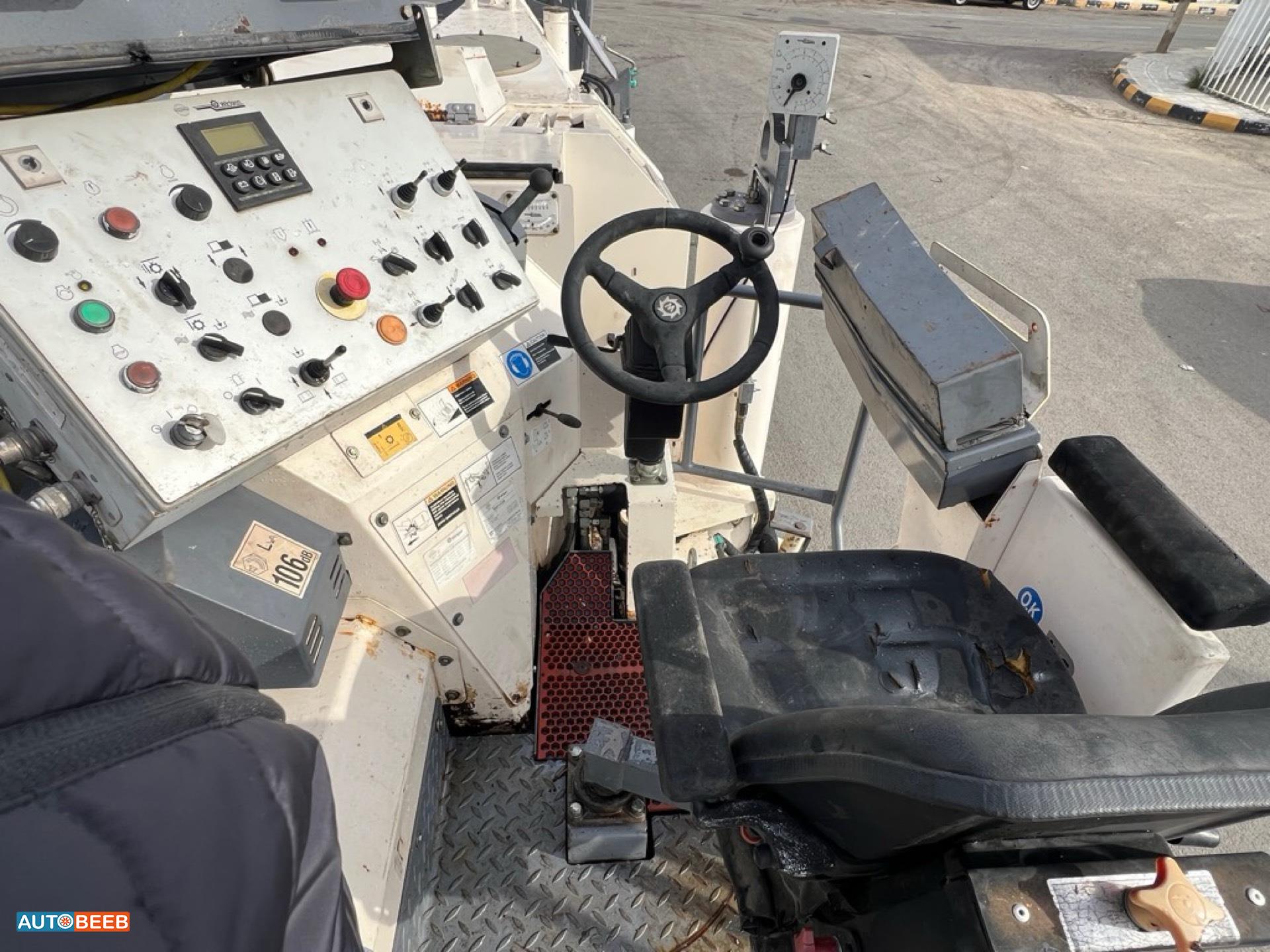 Paver  Machine Wirtgen 2005