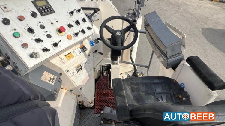 Paver  Machine Wirtgen 2005