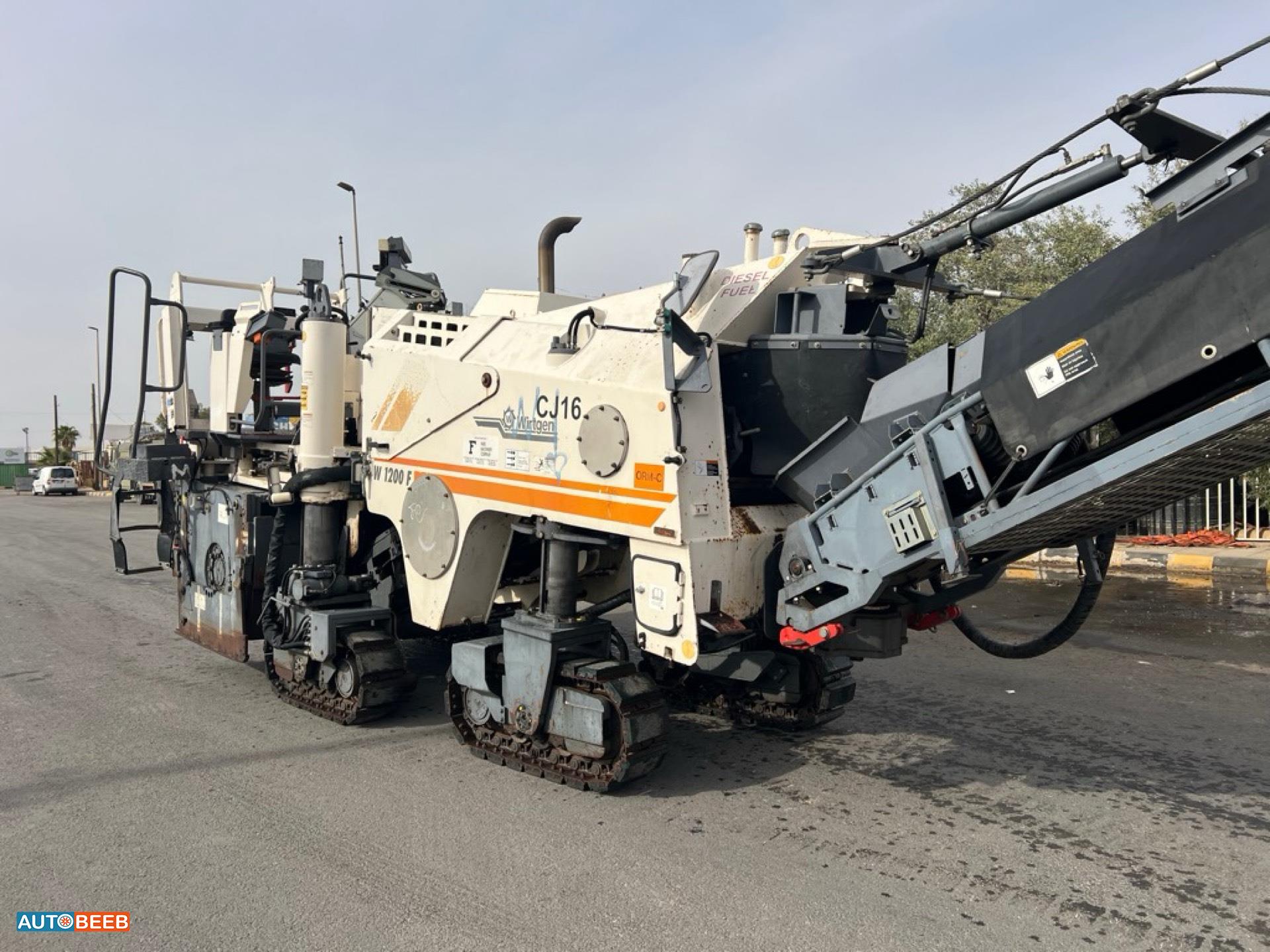 Paver  Machine Wirtgen 2005