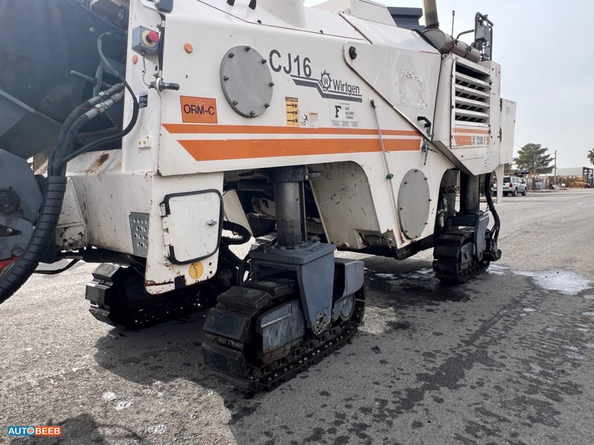 Paver  Machine Wirtgen 2005