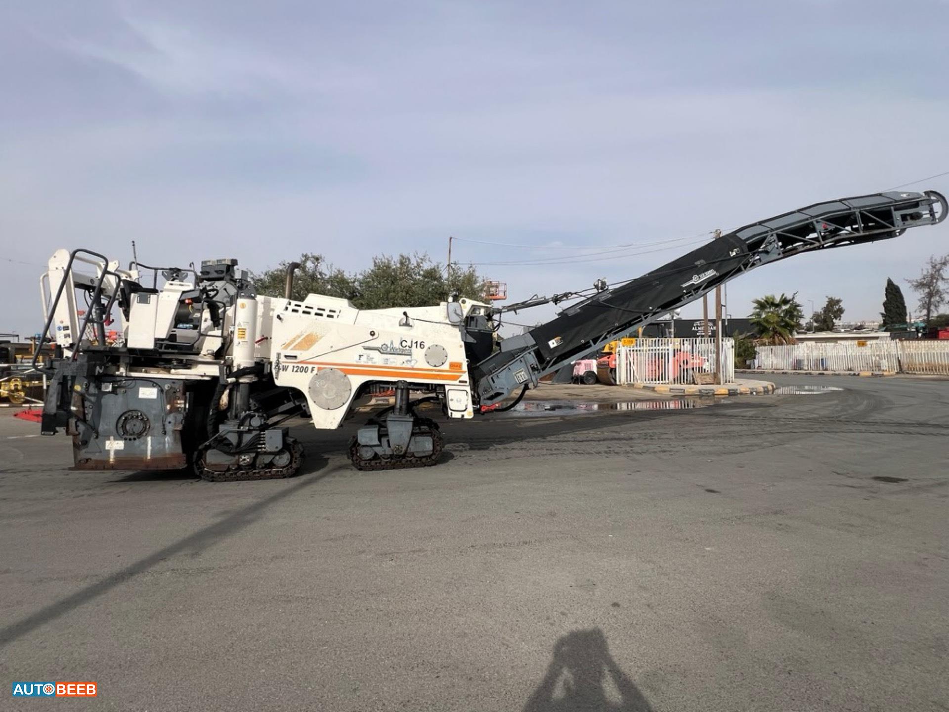 Paver  Machine Wirtgen 2005