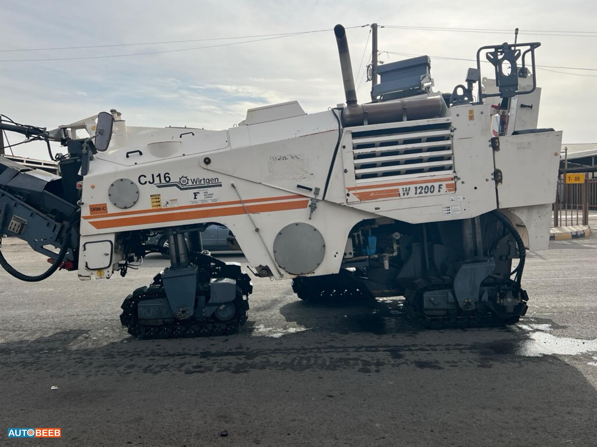 Paver  Machine Wirtgen 2005