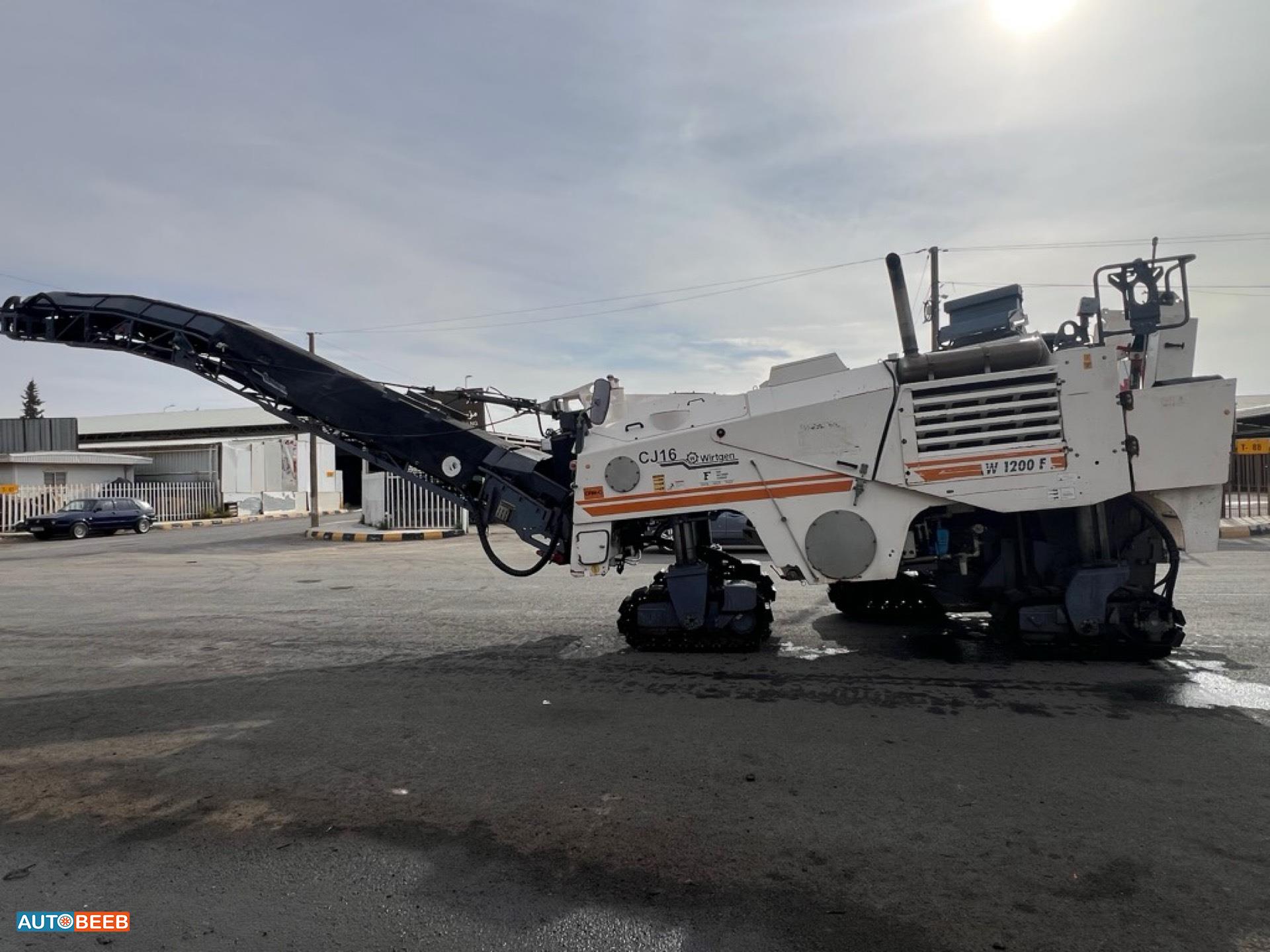 Paver  Machine Wirtgen 2005