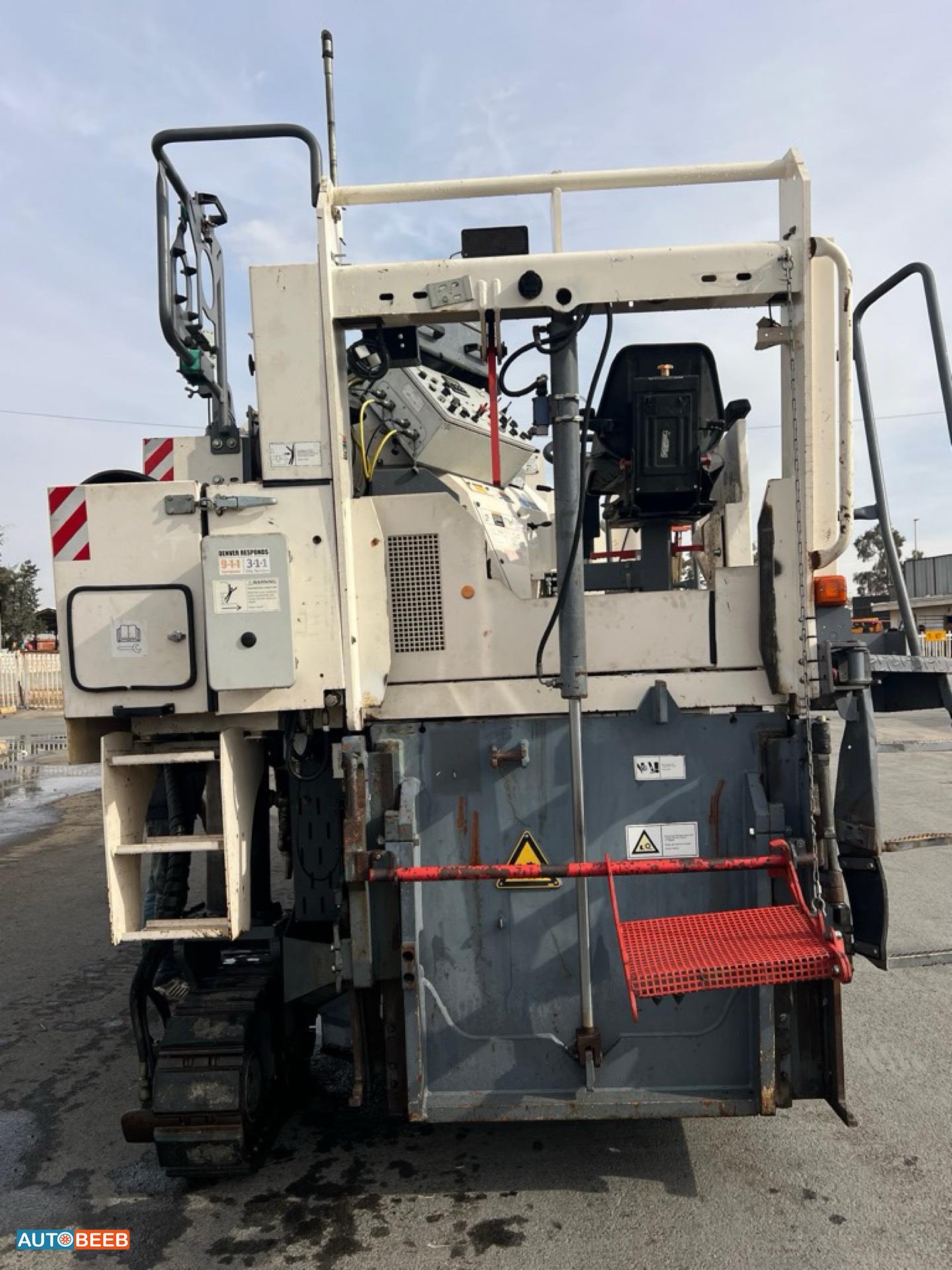 Paver  Machine Wirtgen 2005