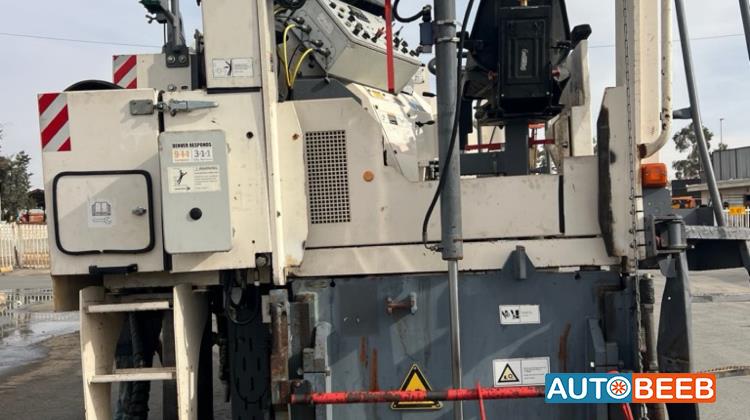 Paver  Machine Wirtgen 2005