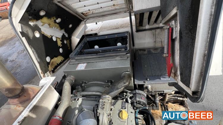 Paver  Machine Wirtgen 2005