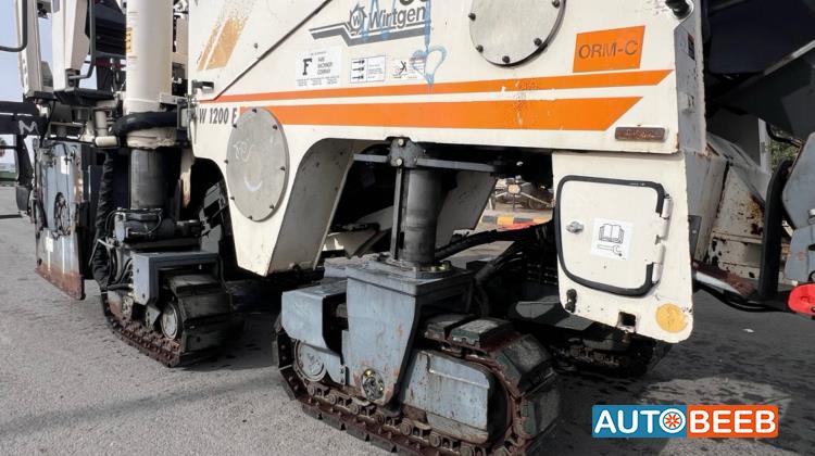 Paver  Machine Wirtgen 2005