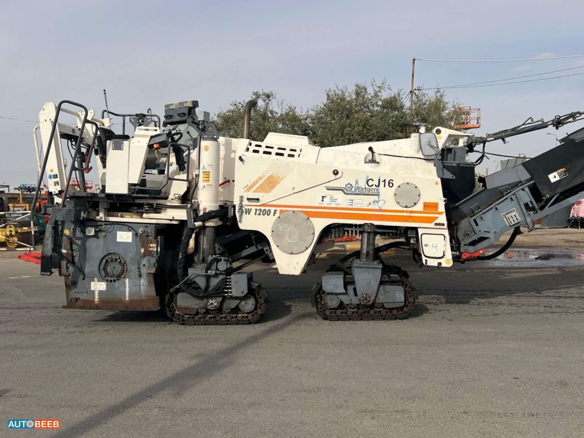 Paver  Machine Wirtgen 2005