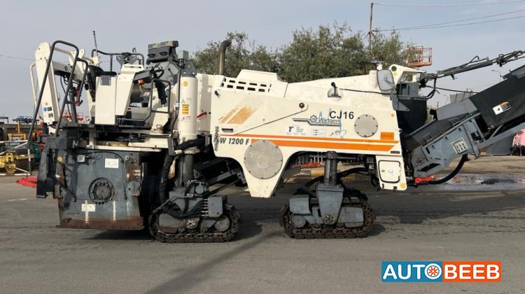 Paver  Machine Wirtgen 2005