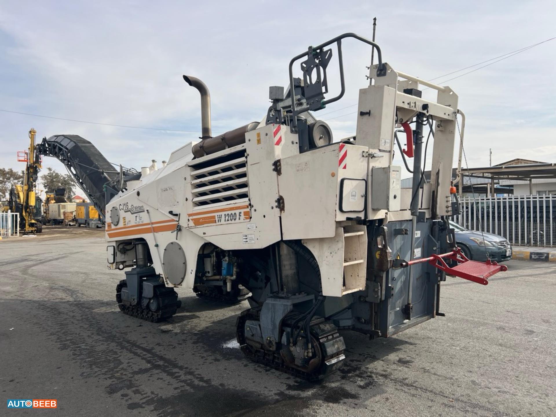 Paver  Machine Wirtgen 2005