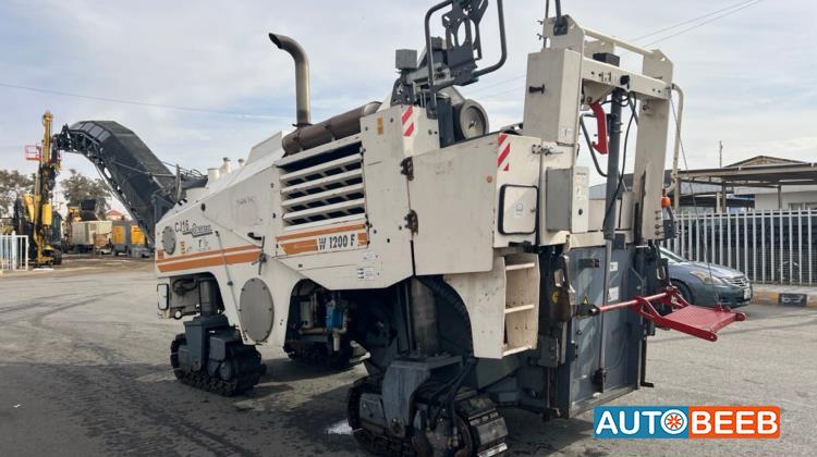 Paver  Machine Wirtgen 2005