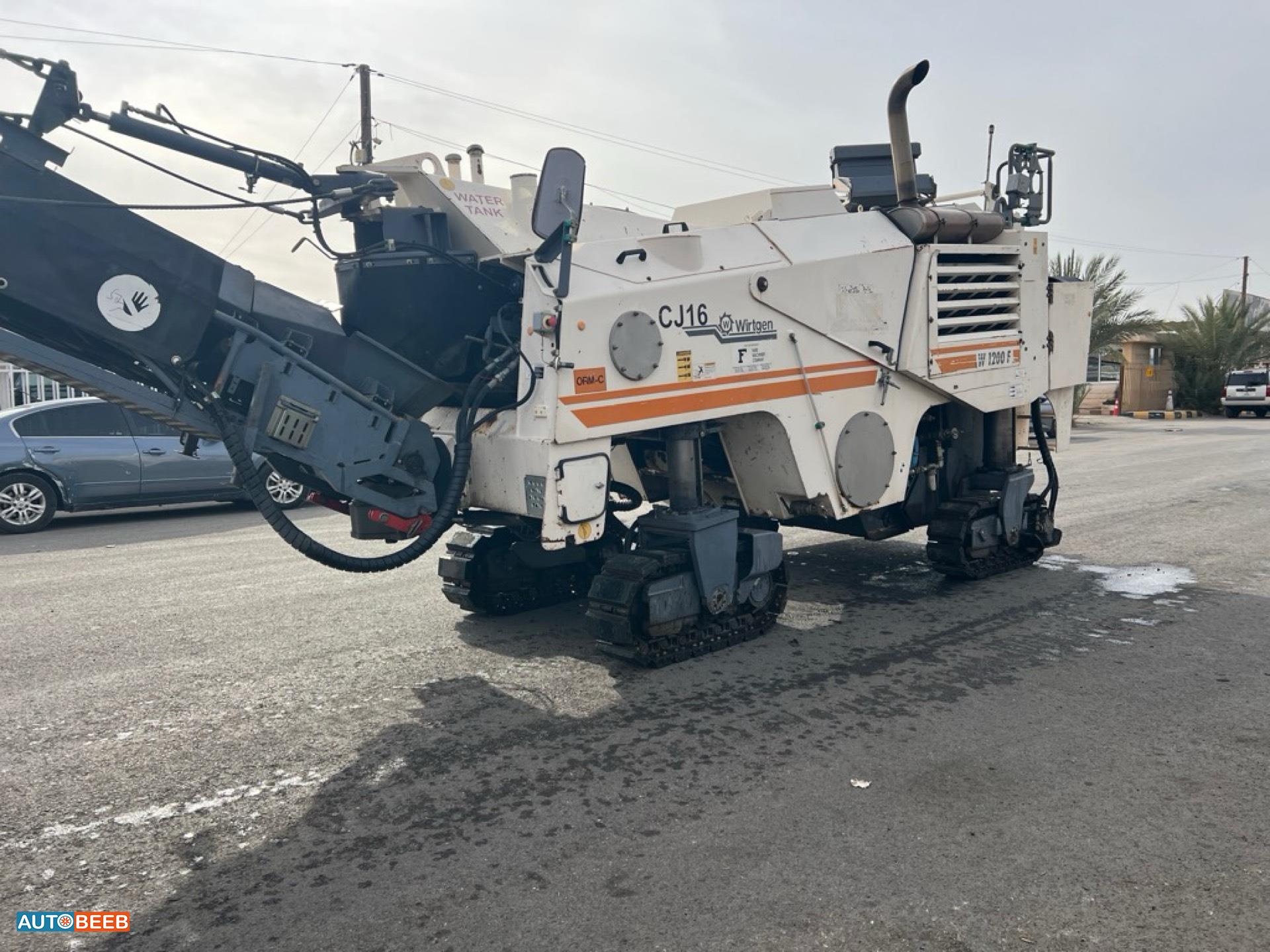 Paver  Machine Wirtgen 2005