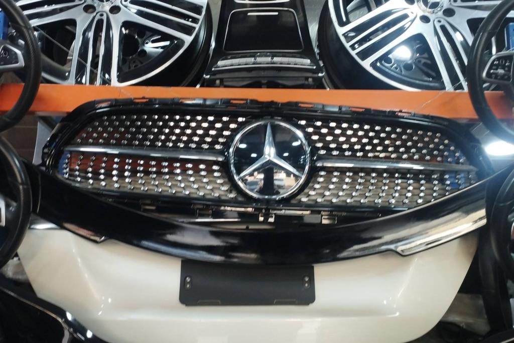 Body  Grilles Mercedes Benz E200