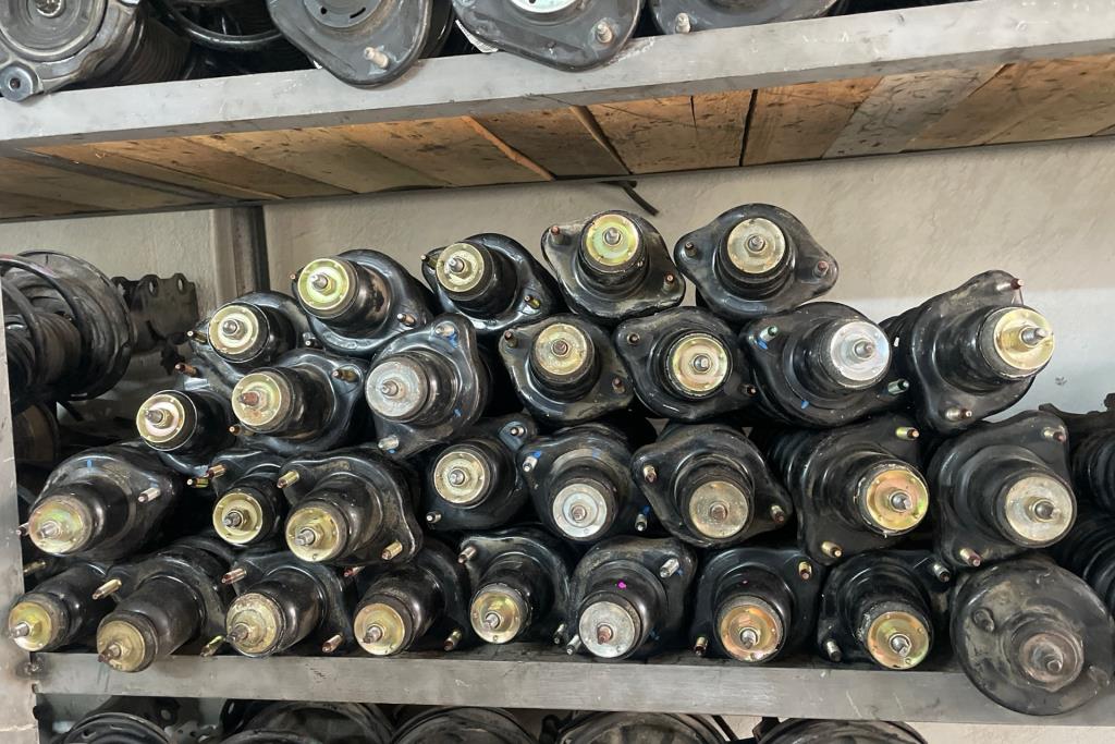  Shock Absorber Mitsubishi Lancer