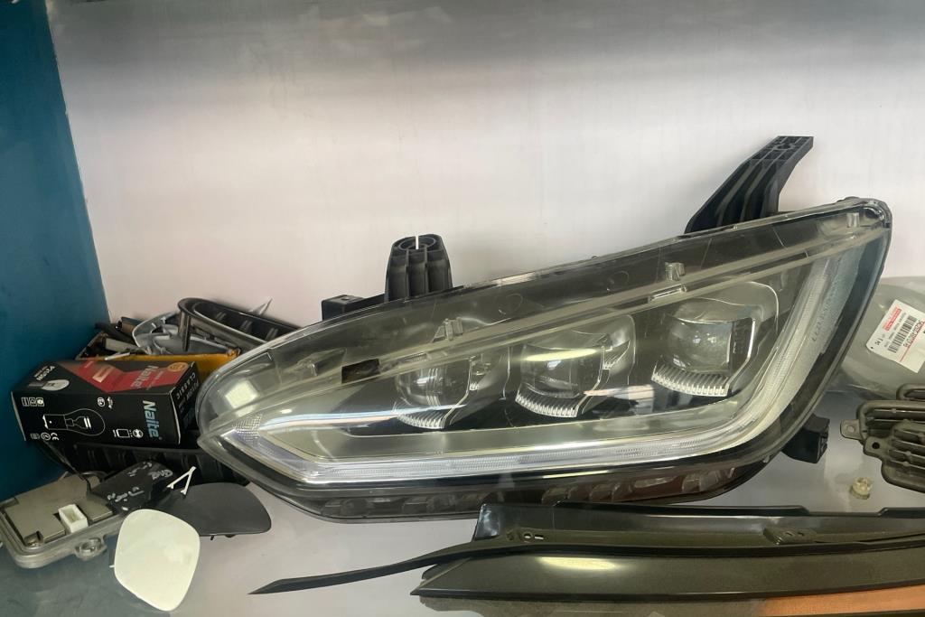 ضوء امامي شمال بي واي دي E2 2024 2025