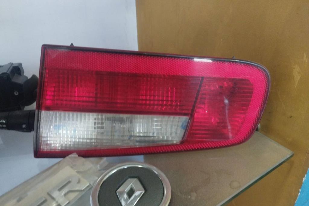 عاكسه خلفيه رينو لاجونا 2004 2005