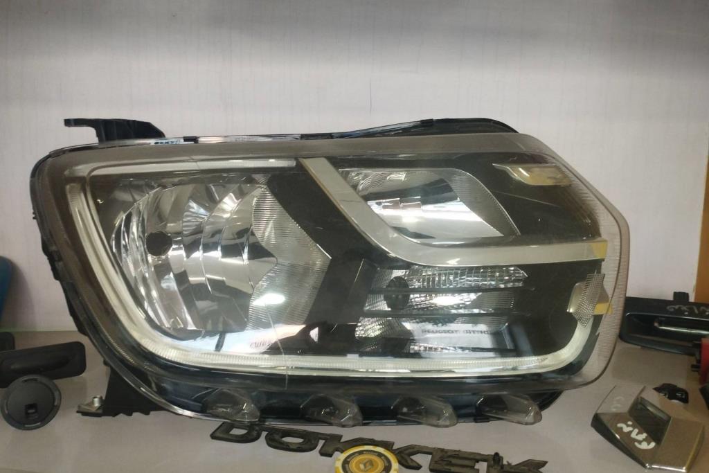 ضوء امامي يمين رينو داستر 2020 2021 2022