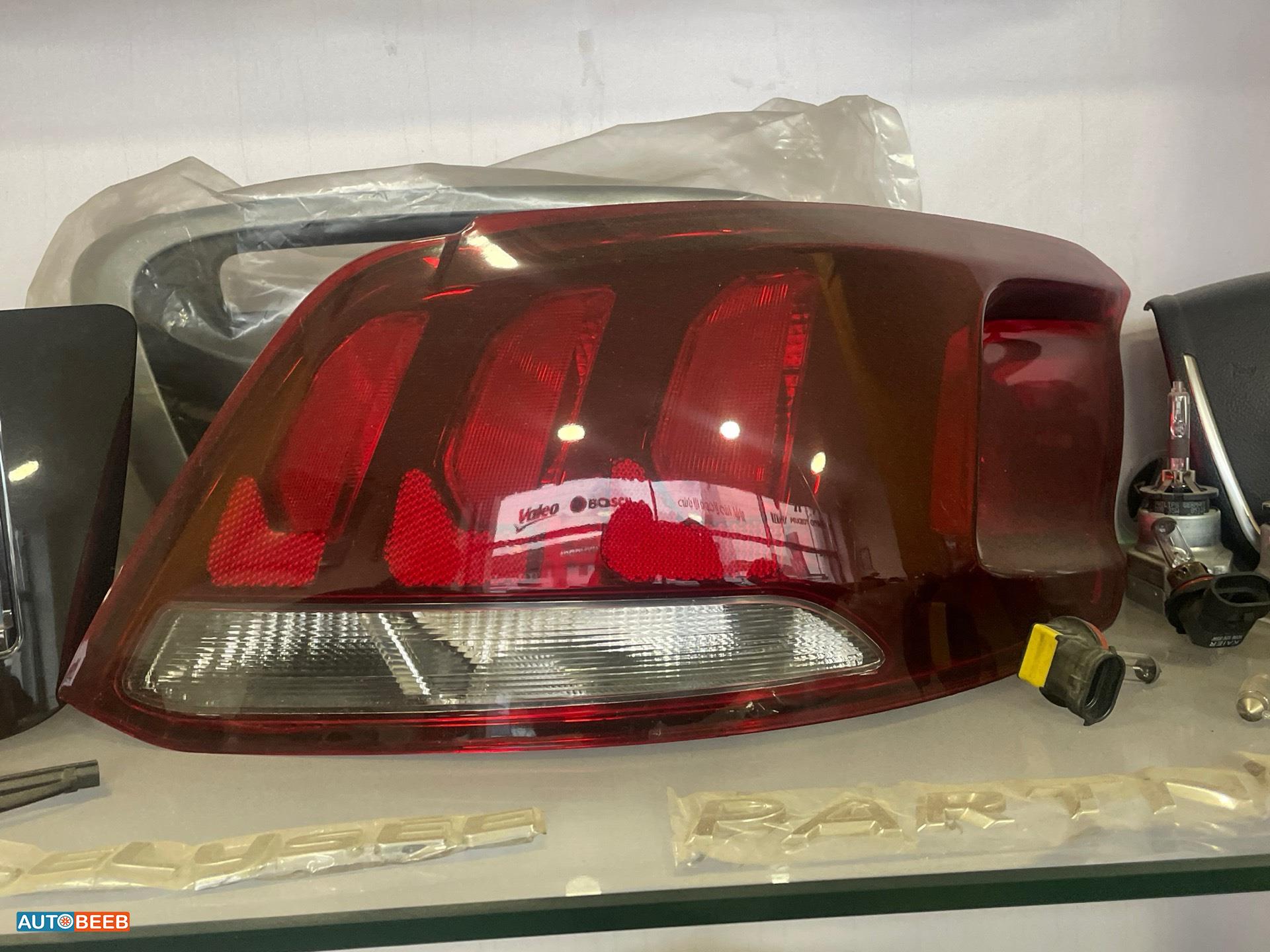 ضوء خلفي يمين بيجو 301 2020 2021 2022