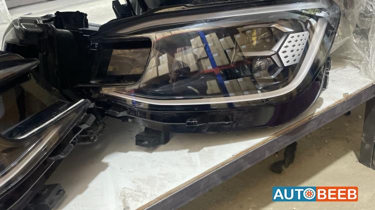 ضوء امامي شمال فولكس فاجن ID6 2022 2023 2024