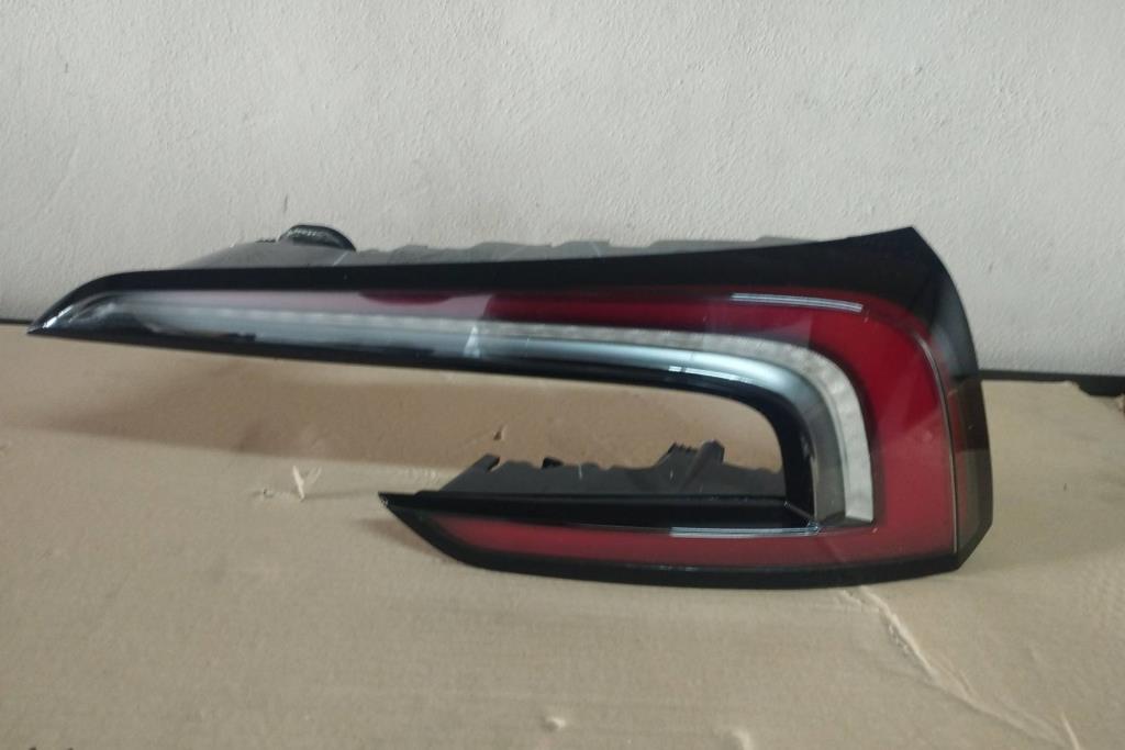 ضوء خلفي يمين تيسلا 3 2024