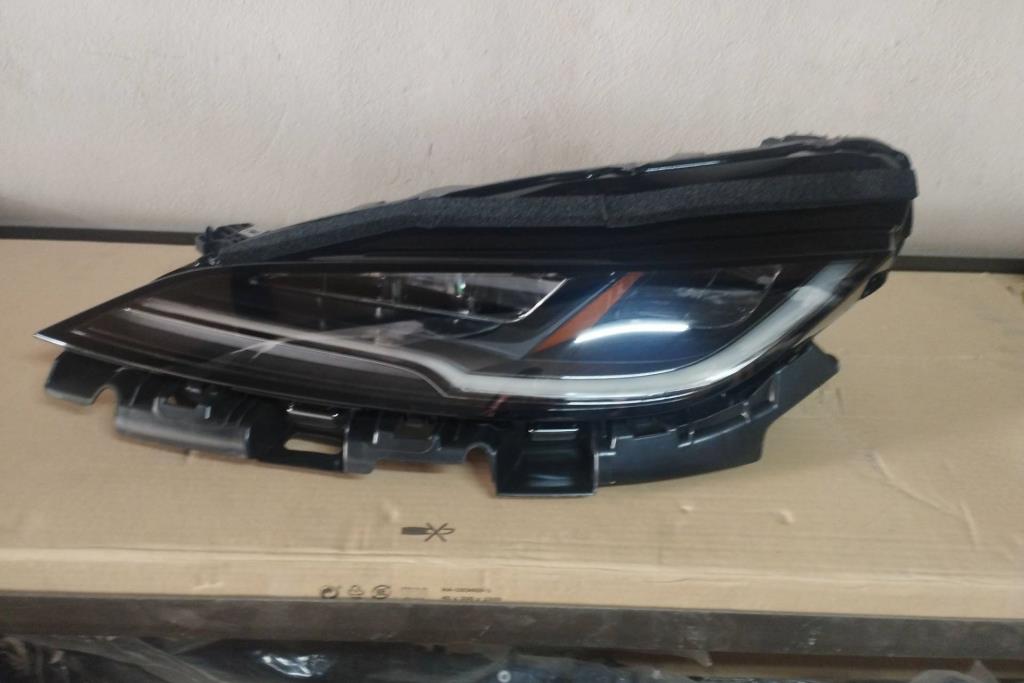 ضوء امامي يمين تيسلا 3 2024