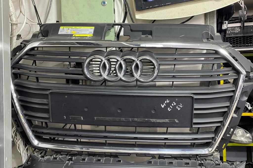 Body  Grilles Audi A4