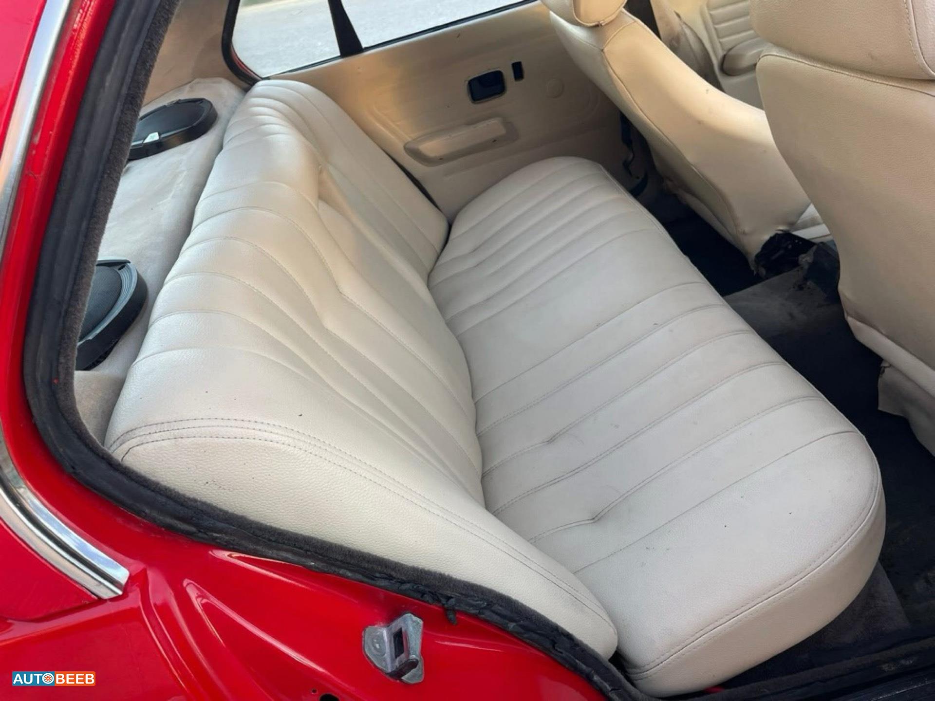 بي ام دبليو 330e 1988