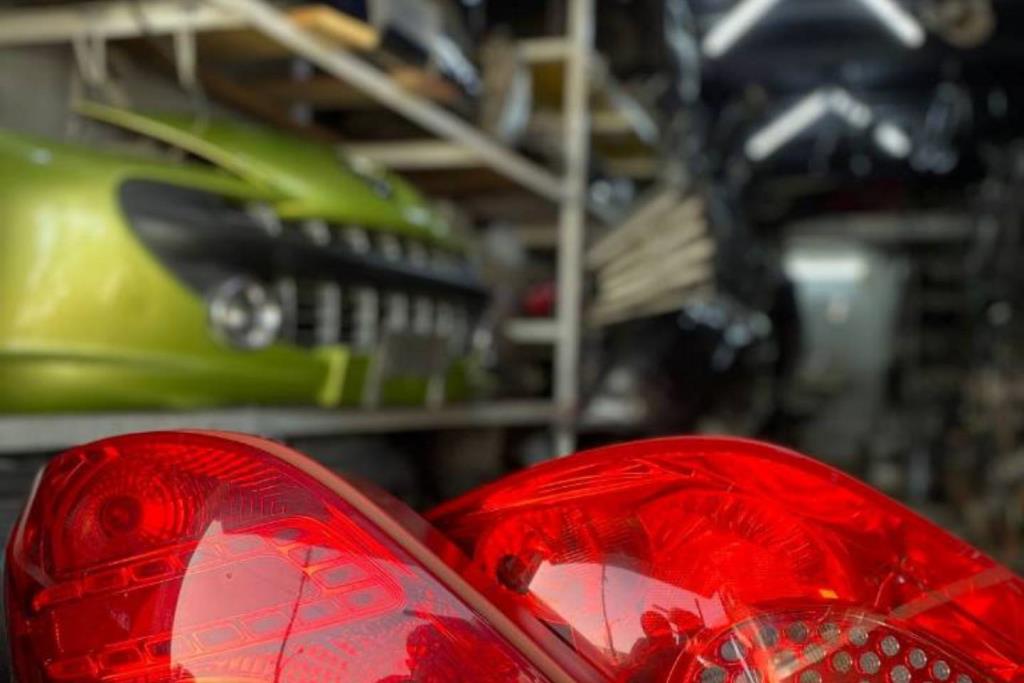 ضوء خافي يمين شمال بيجو 207 2008 2009 2010 2011 2012