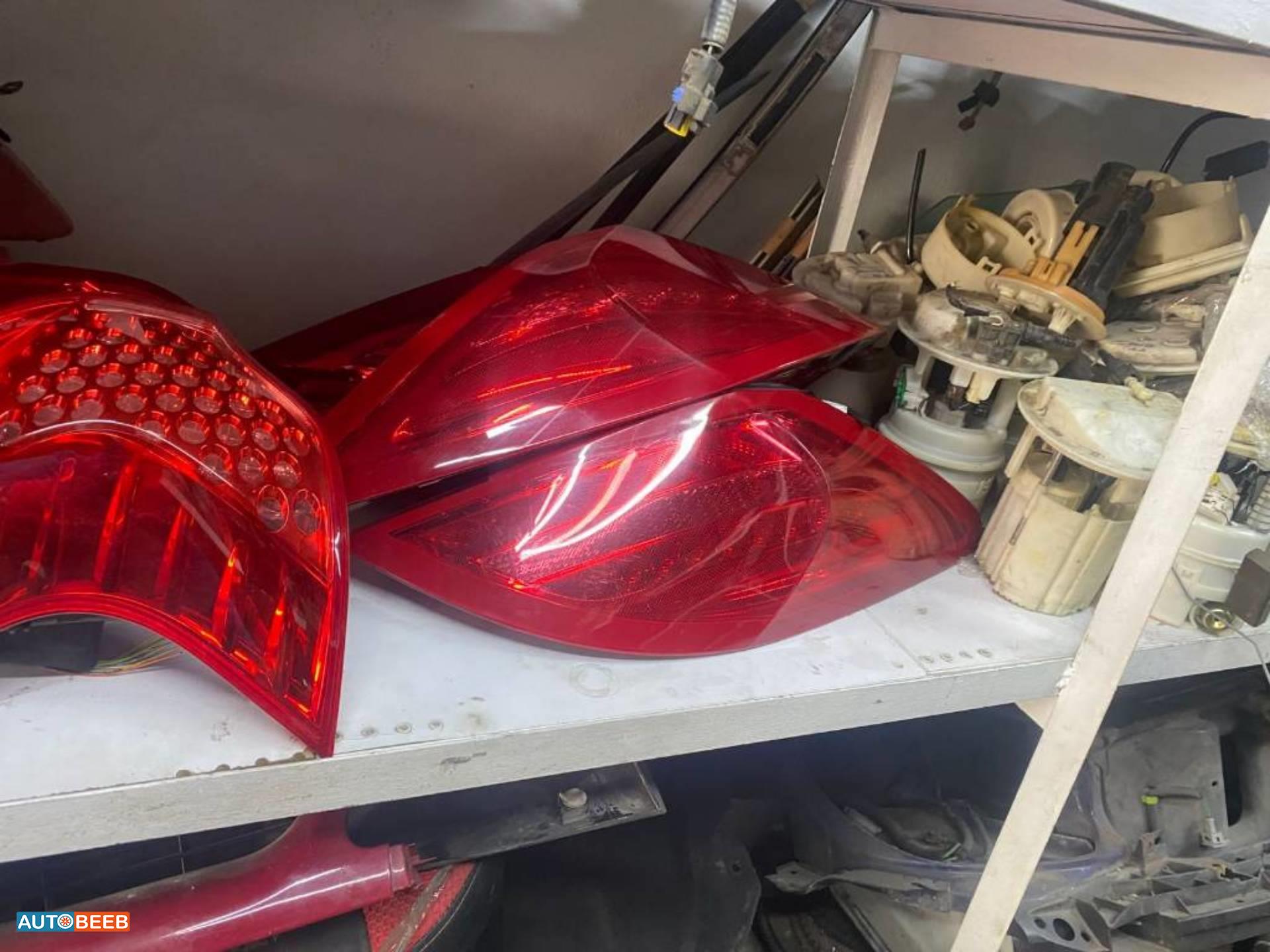 ضوء خلفي يمين شمال بيجو 308 2013