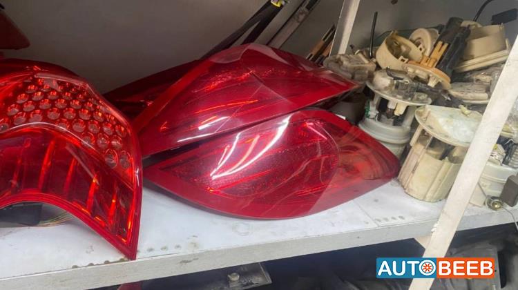 ضوء خلفي يمين شمال بيجو 308 2013