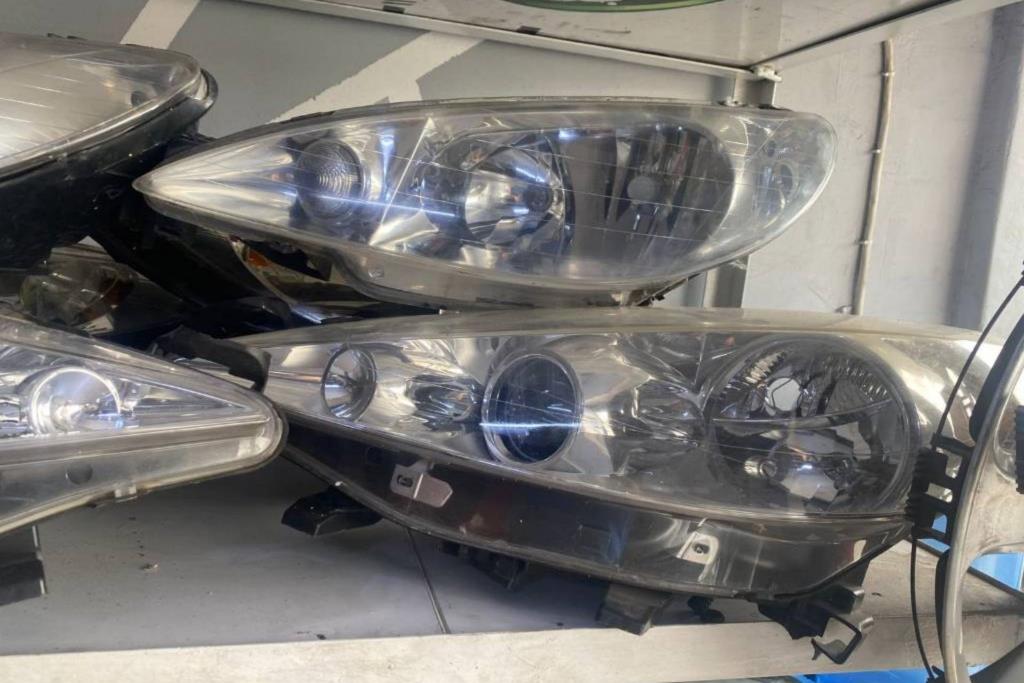Lights Front light Peugeot 206
