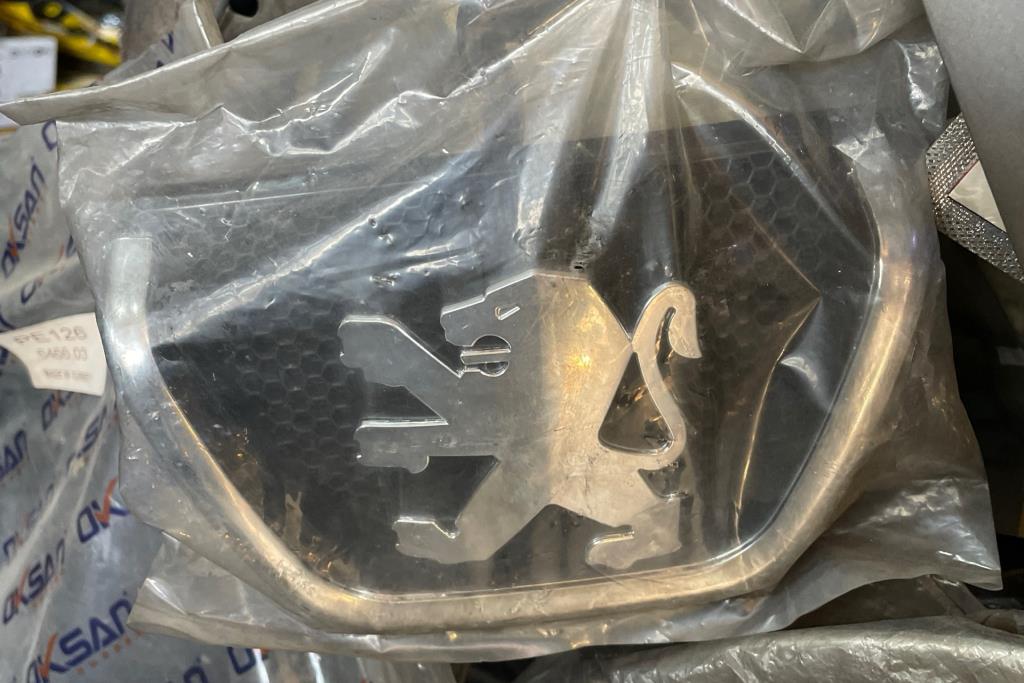Body  Emblems Peugeot 206