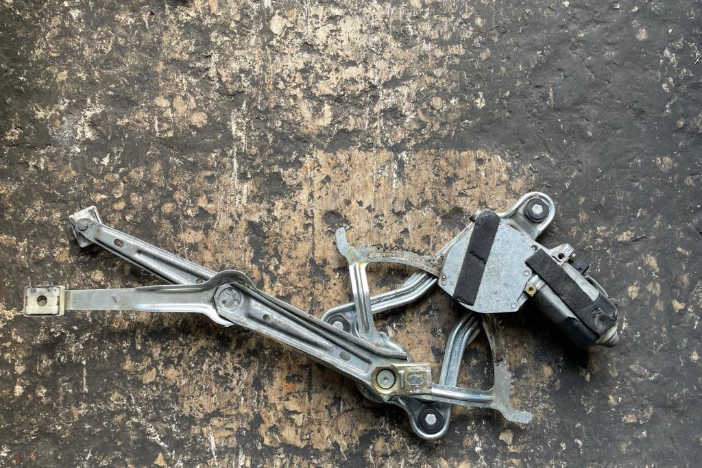 مكينة زجاج مرسيدس e200 1995 1996 