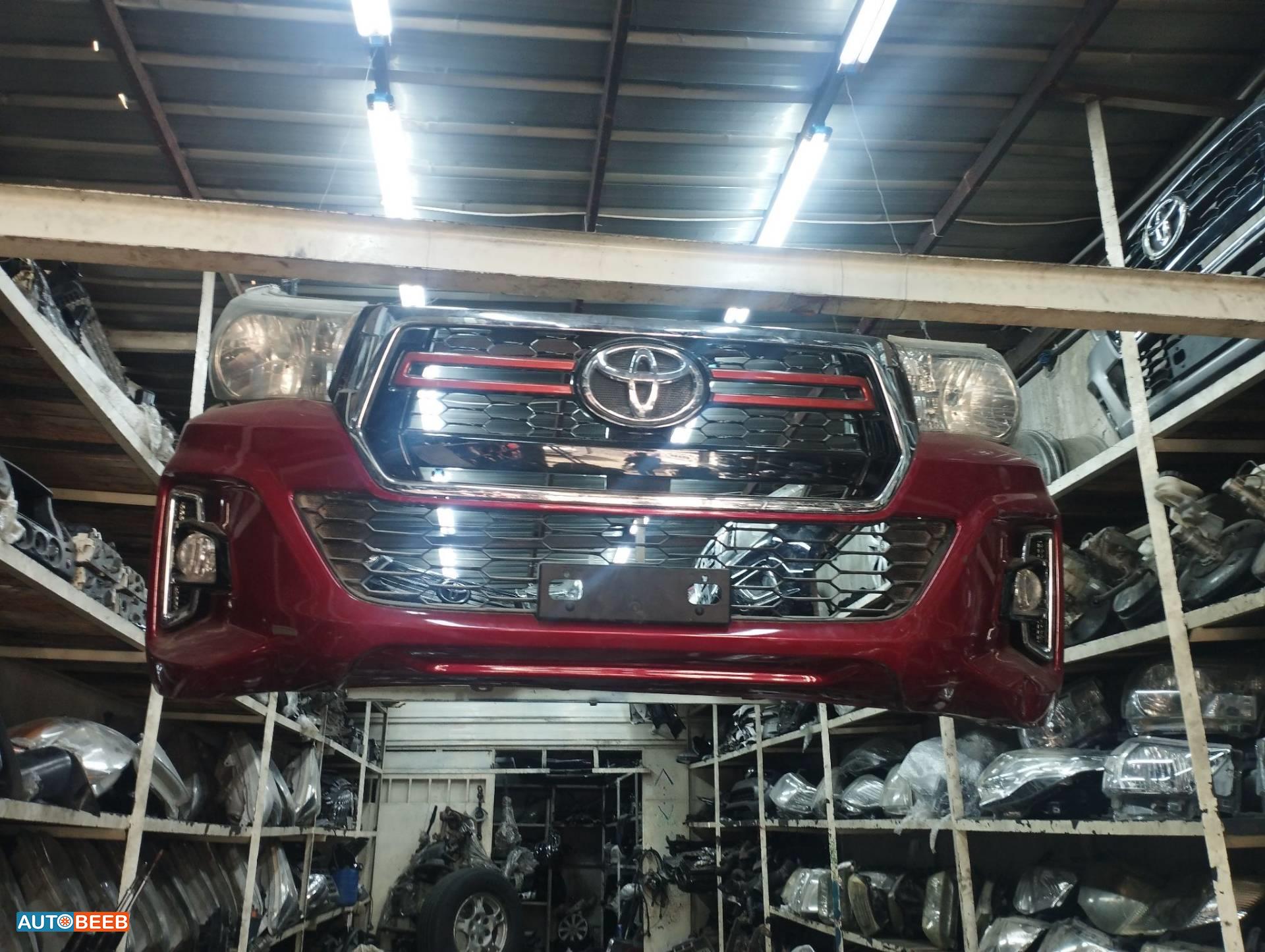 طمبون مع اضويه يمين شمال اماميه هايلوكس 2020