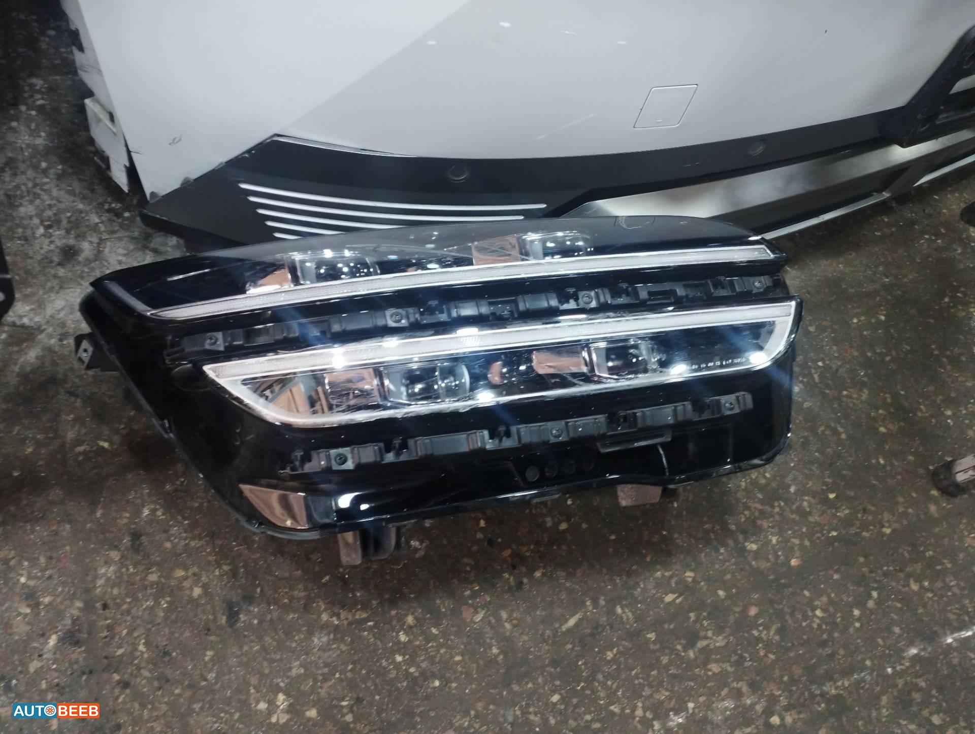 ضوء امامي شمال جينيسيس 2023 2024