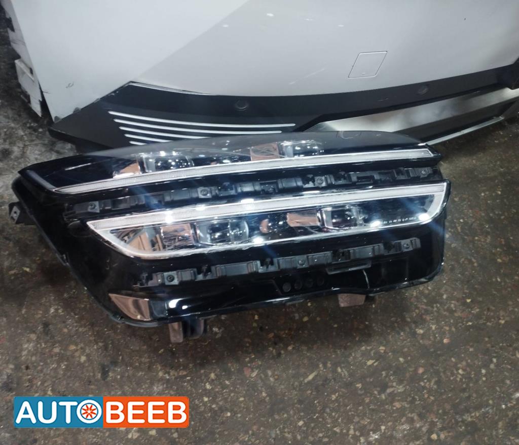 ضوء امامي شمال جينيسيس 2023 2024