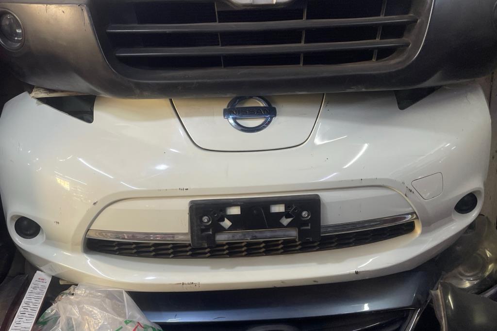 Body  Bumper Nissan Leaf