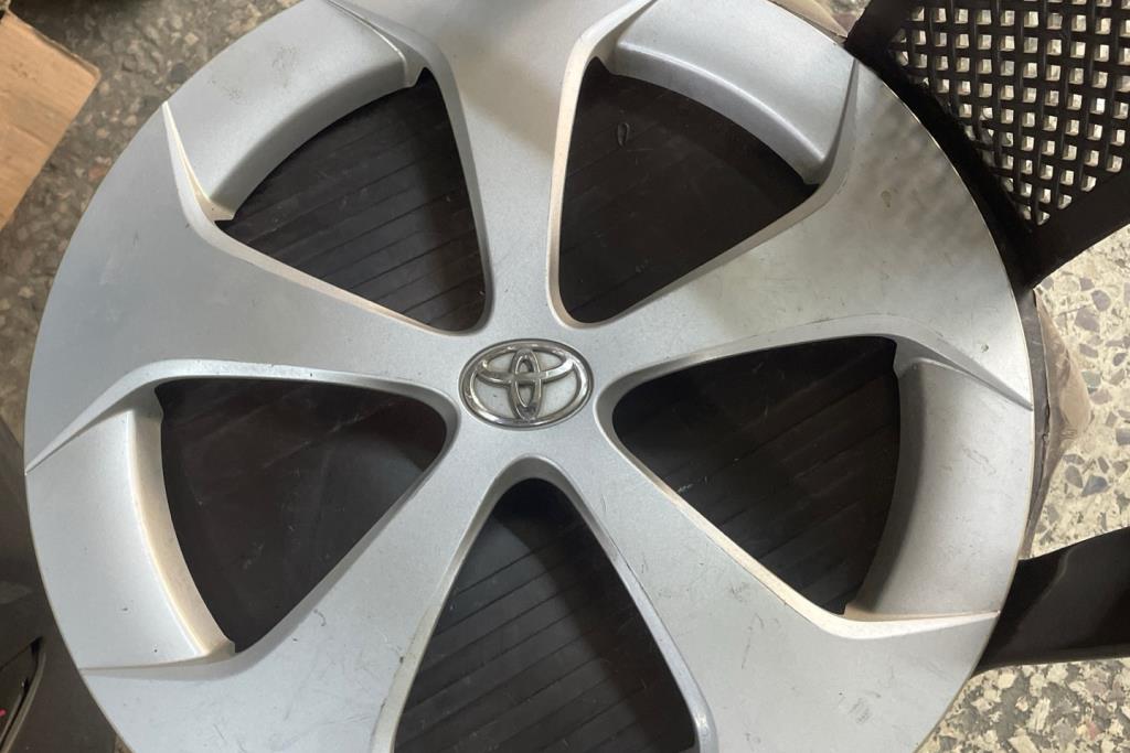 Wheel and Rims Wheel Covers  Toyota Prius