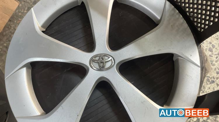 Wheel and Rims Wheel Covers  Toyota Prius