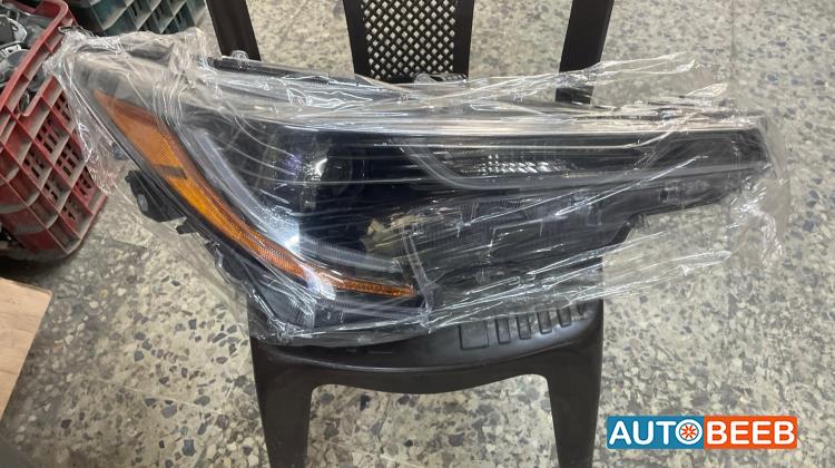 ضوء امامي يمين و يوجد شمال تويوتا كورولا 2022 2023 2024 