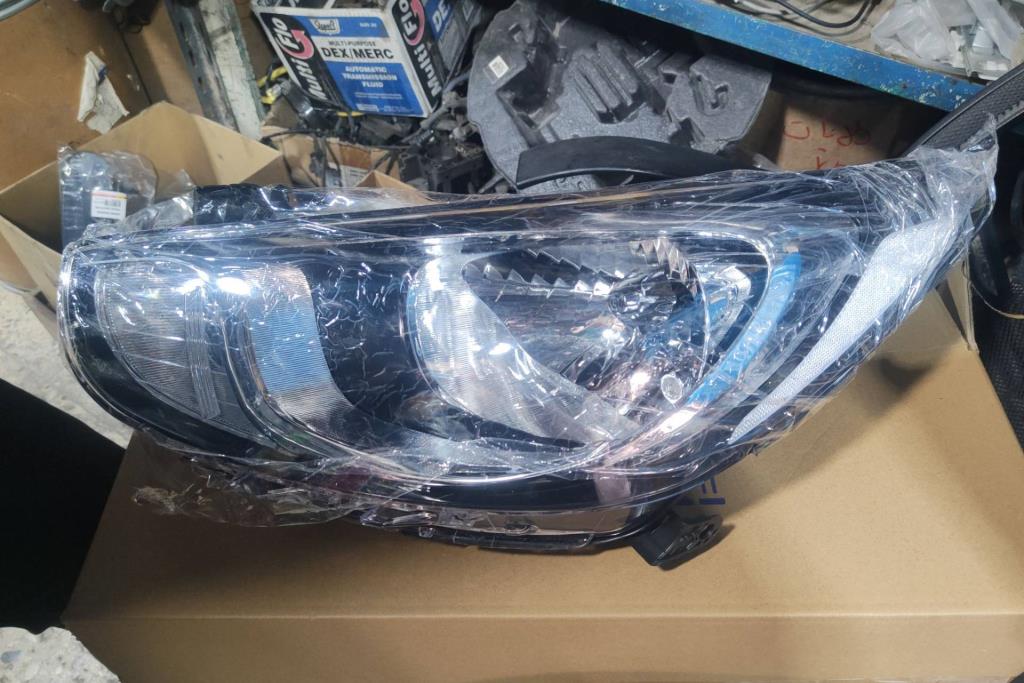 Lights Front light Hyundai Accent