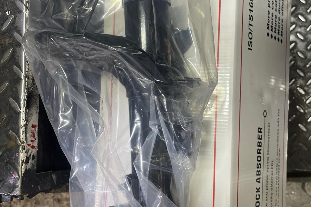  Shock Absorber Mitsubishi Lancer