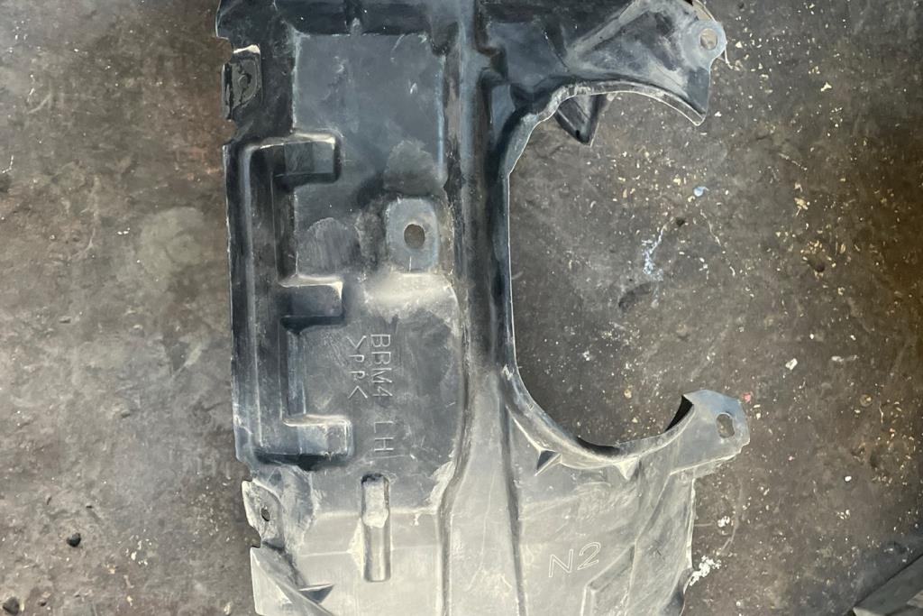 Body  RR BUMPER Mazda 3